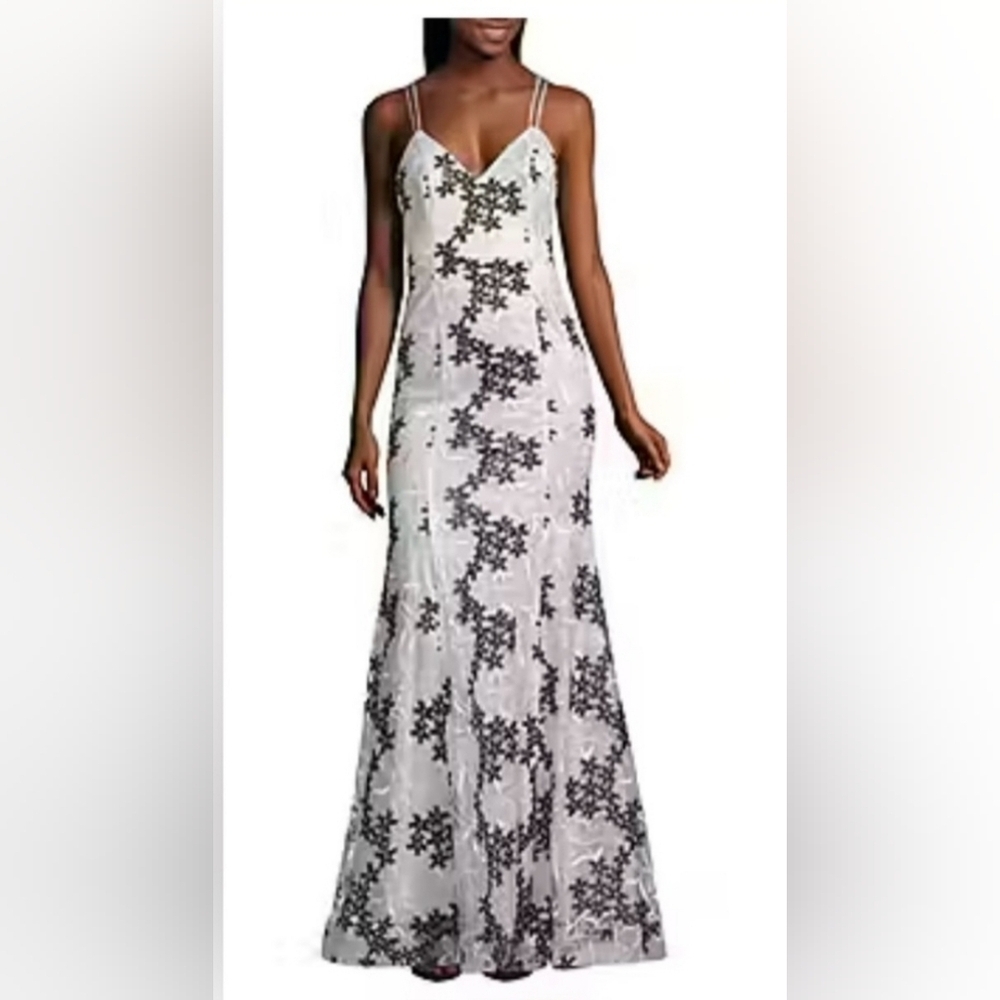 My Michelle‎ Sleeveless Embroidered Fitted Gown Juniors Size 15